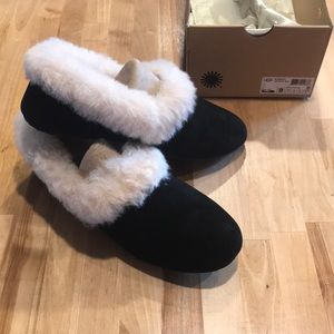 Never worn UGG slippers. Style Kendyl (blk) size 9